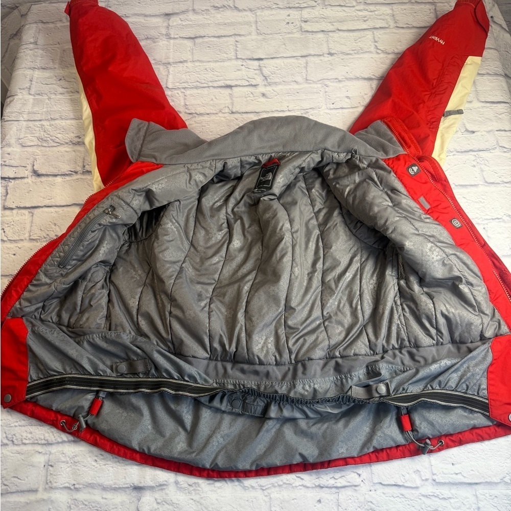The North Face Vibrant Red and Cream Jacket. Size Small. Snow Ski. - Picture 10 of 12